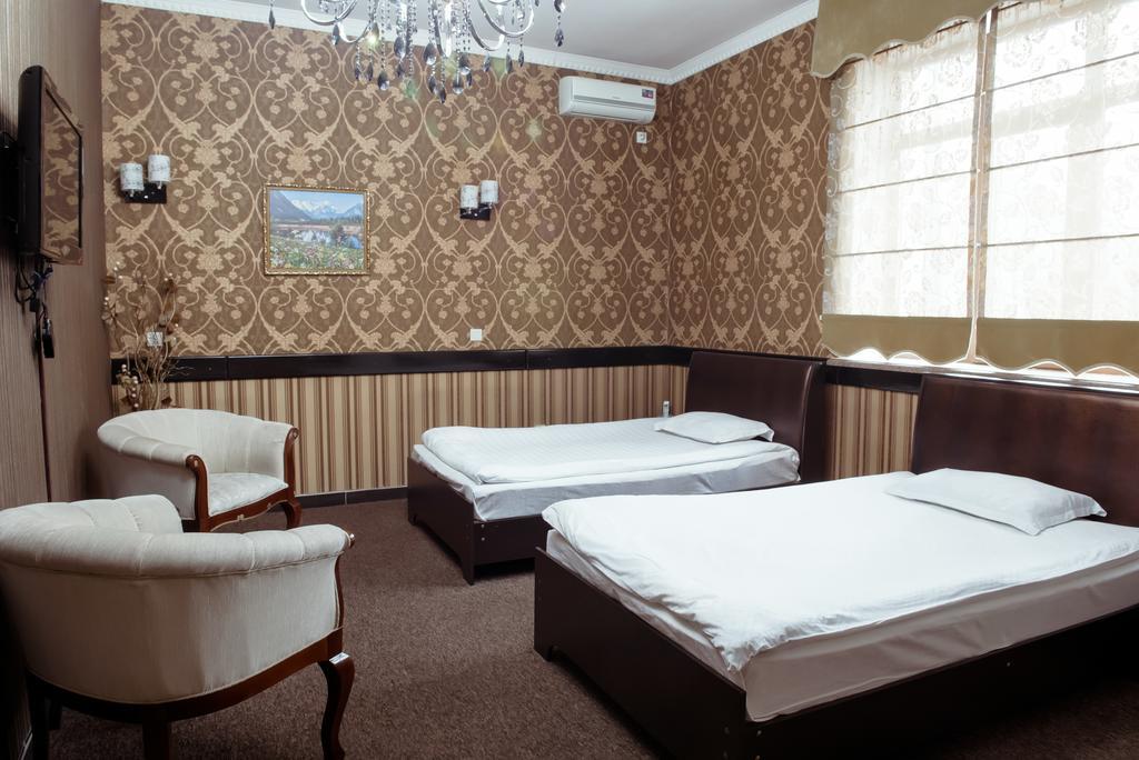 Albatros Hotel Bishkek Ngoại thất bức ảnh