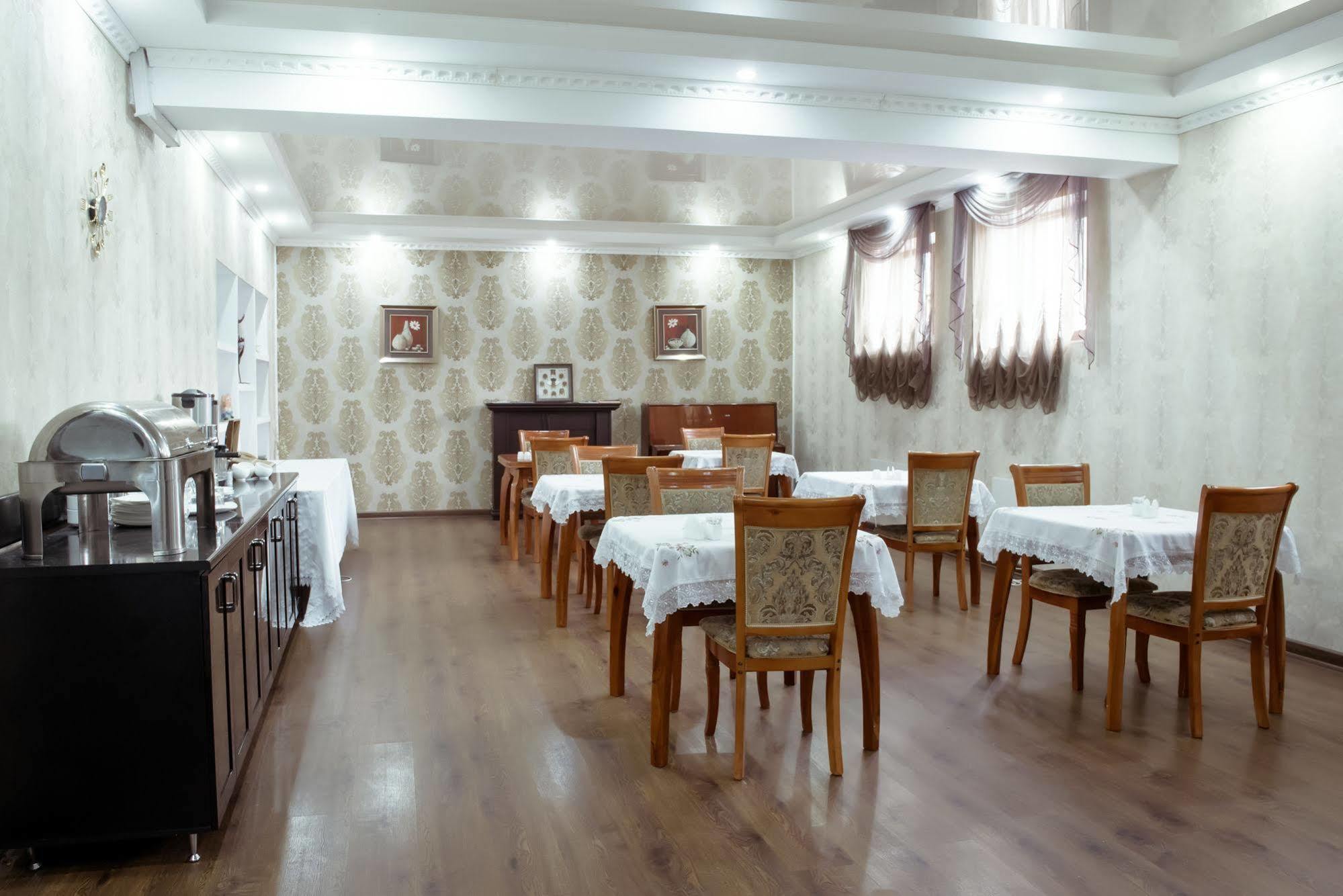 Albatros Hotel Bishkek Ngoại thất bức ảnh
